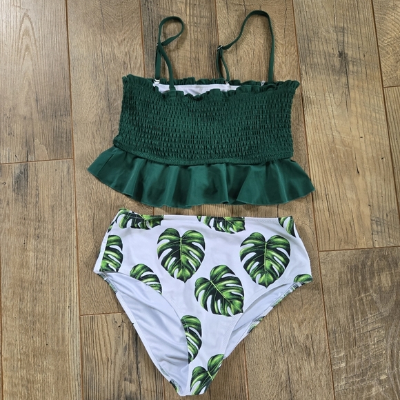 Green Ruffled Bikini Set with Leaf Print, No Tag, See Measurements - Picture 2 of 7